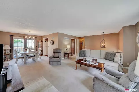 6520 Taylor Park Dr, Lincoln, NE 68510