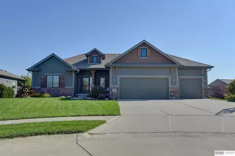 8943 N 173 Cir, Bennington, NE 68007