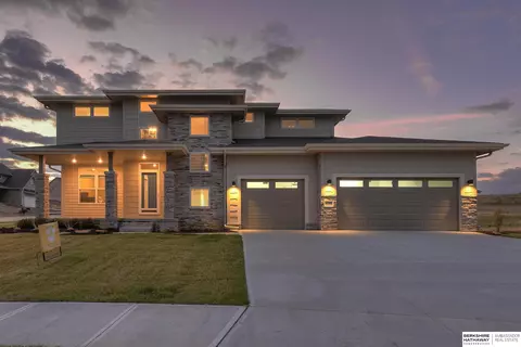 6315 S 200 Ave, Omaha, NE 68135