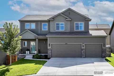18619 Redwood St, Omaha, NE 68136
