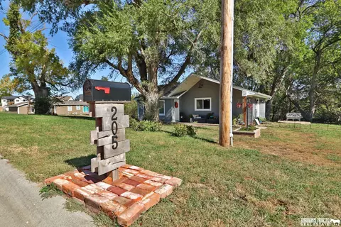 205 W Park St, Weeping Water, NE 68463