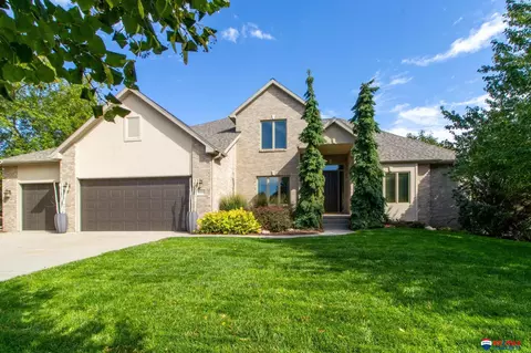 9500 Hollow Tree Dr, Lincoln, NE 68512