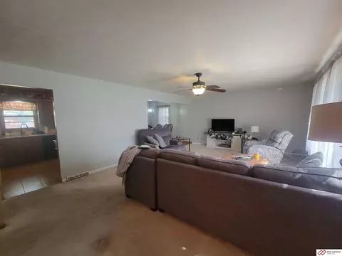 1724 Garfield St, Beatrice, NE 68310 photo 2