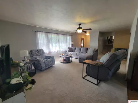 1724 Garfield St, Beatrice, NE 68310 photo 3