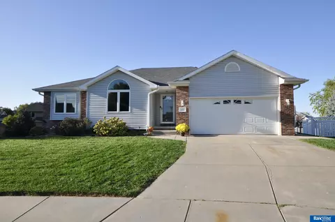 6111 Cheney Ridge Cir, Lincoln, NE 68516