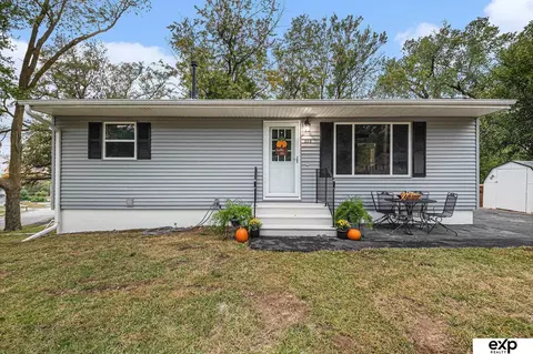 202 Leisure Ln, Bellevue, NE 68005