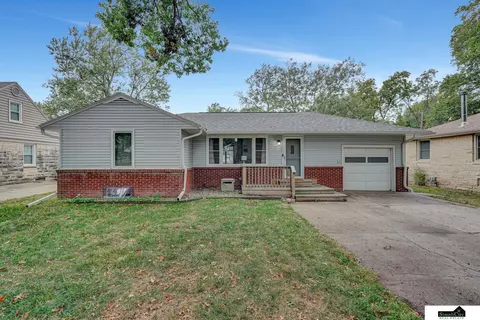 1835 S 53 St, Lincoln, NE 68506
