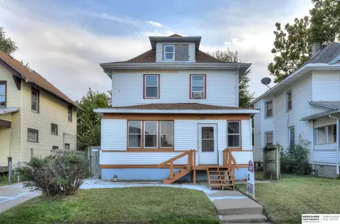 2453 Pinkney St, Omaha, NE 68111