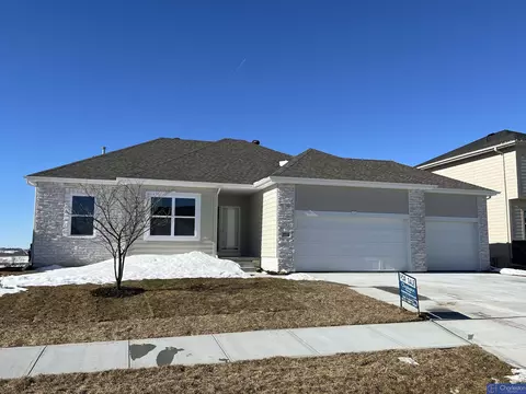7710 S 200th St, Gretna, NE 68028