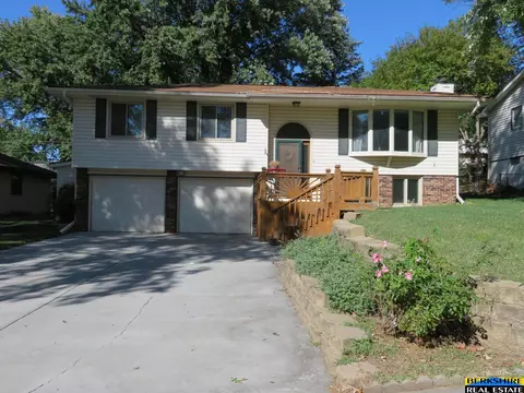 9636 Ames Ave, Omaha, NE 68118