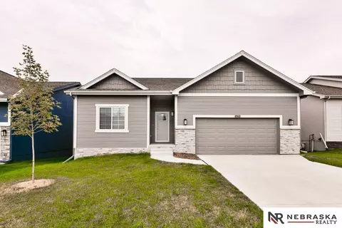 8562 Young St, Omaha, NE 68122