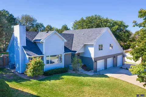 6915 Tanglewood Pl, Lincoln, NE 68516