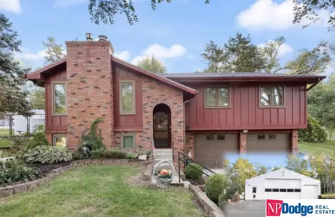 15805 Crystal Ln, Council Bluffs, IA 51503