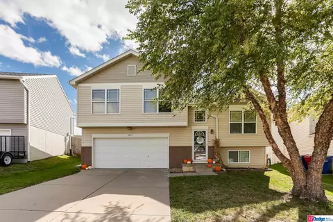 11009 Black St, Omaha, NE 68142