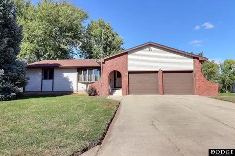 415 Ridge Dr, Hooper, NE 68031