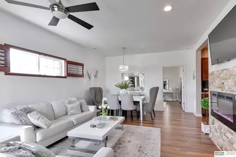 5902 N 158 Plz, Omaha, NE 68116