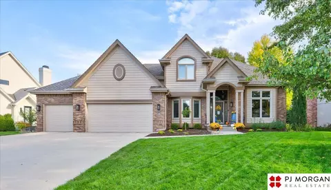 12913 Eagle Run Dr, Omaha, NE 68164