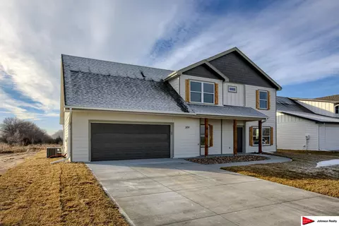 309 Lilac St, Valley, NE 68064