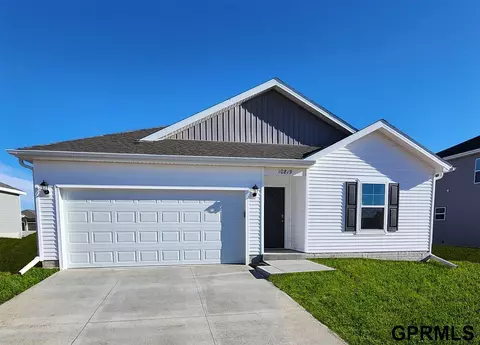 17806 Hampton Dr, Omaha, NE 68136