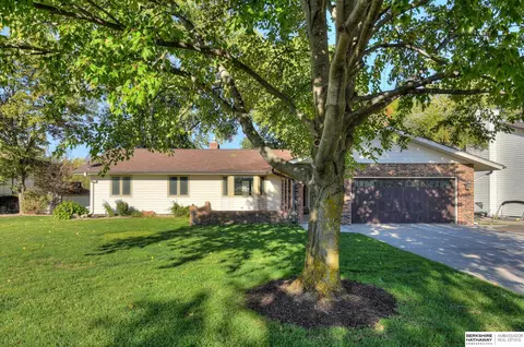 348 Shorewood Ln, Waterloo, NE 68069