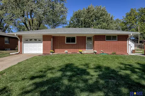 7130 Orchard St, Lincoln, NE 68505