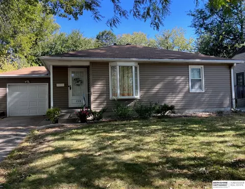 228 S 30 St, Lincoln, NE 68510