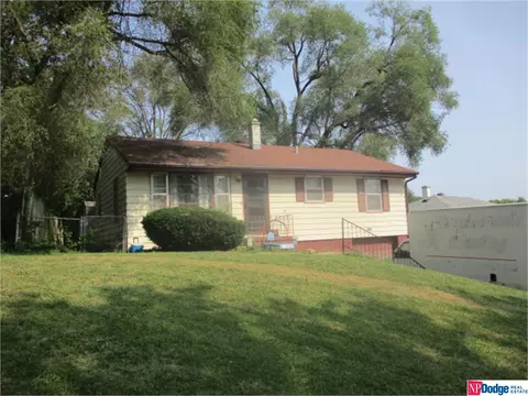 6518 N 40th St, Omaha, NE 68112