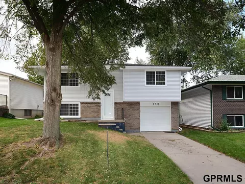 4733 Grassridge Rd, Lincoln, NE 68512