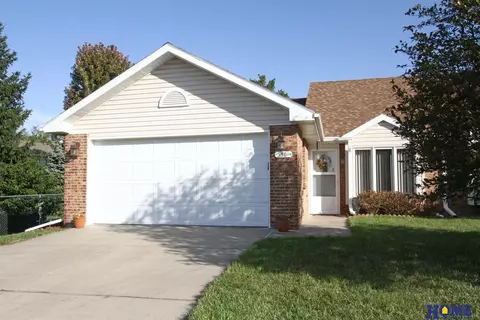 5301 Marigold Ct, Lincoln, NE 68521