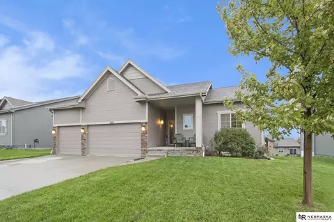 8819 N 161st St, Bennington, NE 68007