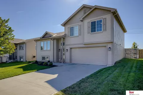 19081 Robin Dr, Omaha, NE 68136