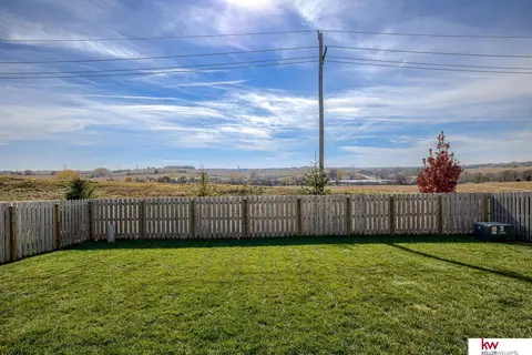19081 Robin Dr, Omaha, NE 68136 photo 33