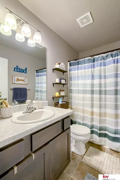19081 Robin Dr, Omaha, NE 68136 photo 20