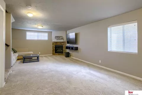 19081 Robin Dr, Omaha, NE 68136 photo 28