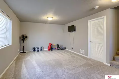 19081 Robin Dr, Omaha, NE 68136 photo 29