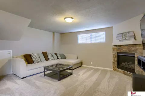 19081 Robin Dr, Omaha, NE 68136 photo 26