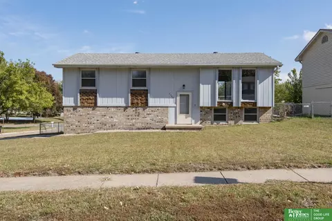 7325 Ivy Lane Dr, La Vista, NE 68128