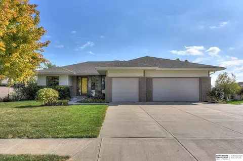 7449 S 102nd Ave, La Vista, NE 68128
