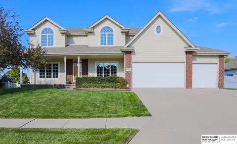 4620 Crestview Dr, Papillion, NE 68133