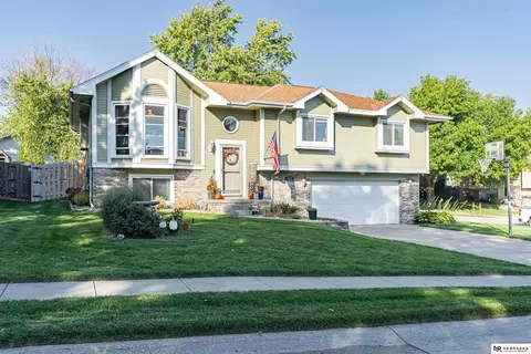 1516 N 157th St, Omaha, NE 68118