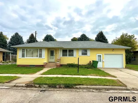 300 N Linden St, Dodge, NE 68633