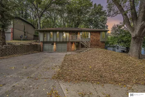 902 Kohl Rd, Bellevue, NE 68005