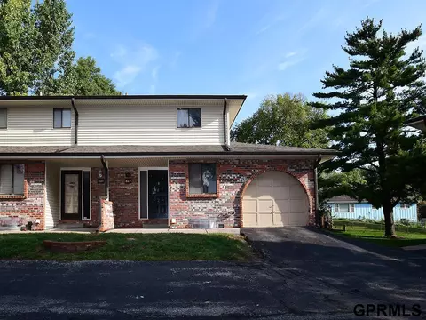827 N 122 Ct, Omaha, NE 68154