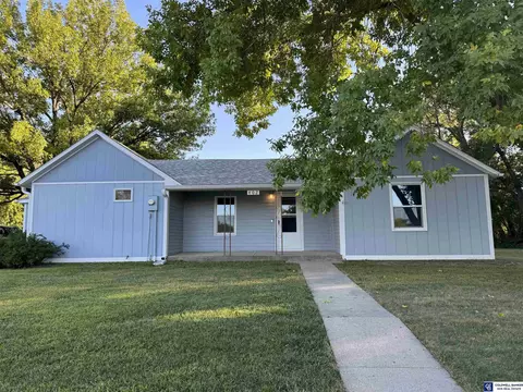 402 E 1st St, York, NE 68467