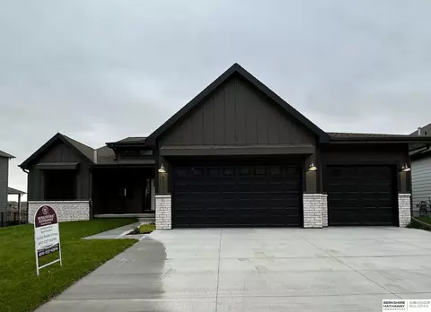 8113 S 197 Ave, Gretna, NE 68028