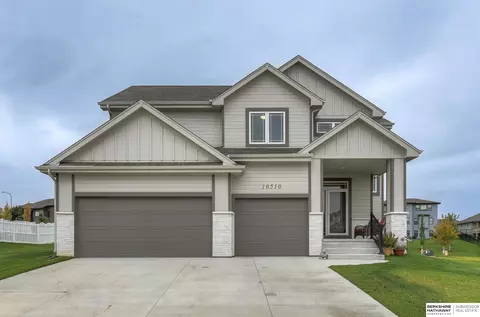 10510 S 103 St, Papillion, NE 68046