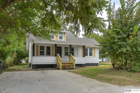 7803 N 29th St, Omaha, NE 68112