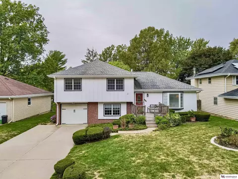 5310 S 107th St, Omaha, NE 68127