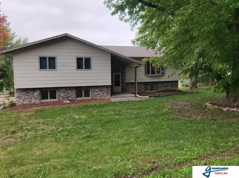 813 State St, Table Rock, NE 68447