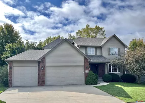 2327 Vavrina Ln, Lincoln, NE 68512